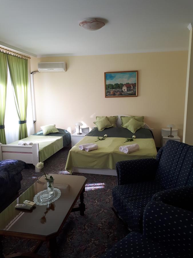 Bed and Breakfast Business Club Selenča Bac Exterior foto