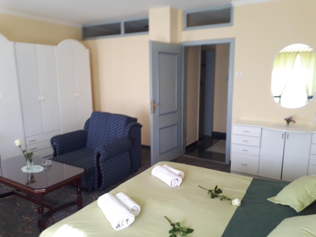 Bed and Breakfast Business Club Selenča Bac Exterior foto