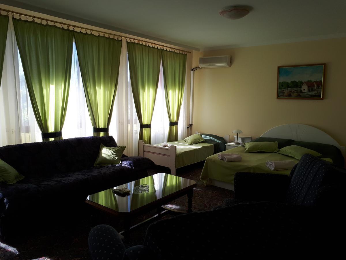 Bed and Breakfast Business Club Selenča Bac Exterior foto